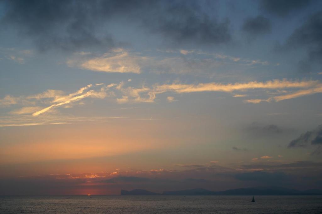 B&B Blue Wave Alghero Bagian luar foto